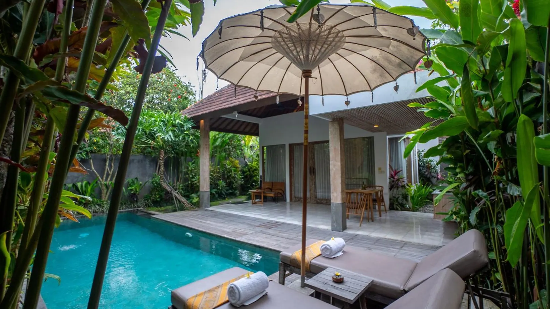 Purana Boutique Resort Ubud 5*,